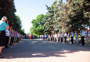 В День памяти и скорби на Воскресенском кладбище Саратова совершена заупокойная лития