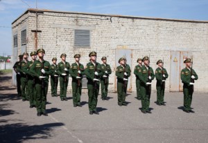 Священник благословил новобранцев перед отправкой на воинскую службу