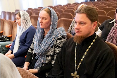 Митрополит Лонгин вручил сертификаты первым слушателям курсов для распространителей церковной утвари
