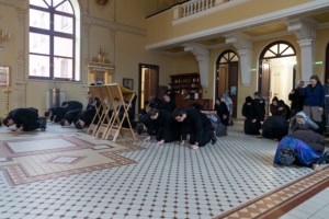 Уставное богослужение на Архиерейском подворье — в храме во имя святого апостола и евангелиста Иоанна Богослова при СПДС
