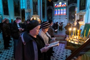Великое повечерие с чтением канона преподобного Андрея Критского в храме Сошествия Святого Духа г. Саратова