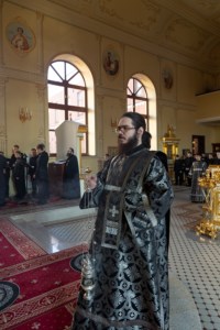 Уставное богослужение на Архиерейском подворье — в храме во имя святого апостола и евангелиста Иоанна Богослова при СПДС