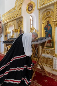Литургия Преждеосвященных Даров, малое повечерие и утреня Великого Четвертка на Архиерейском подворье — в храме во имя святых равноапостольных Мефодия и Кирилла при СГУ