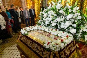 Митрополит Лонгин совершил пасхальное богослужение