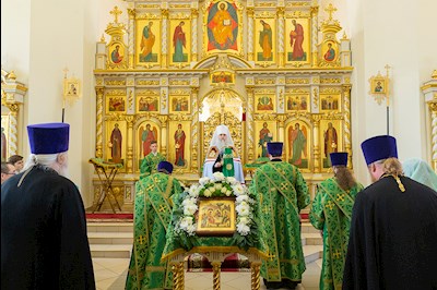 Божественная литургия в соединении с вечерней в Свято-Троицком кафедральном соборе г. Вольска
