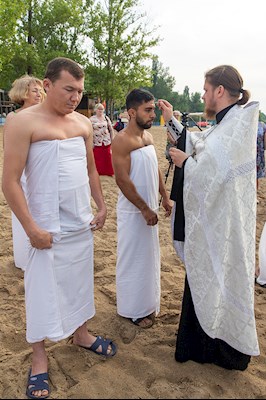 Состоялось массовое крещение оглашенных в Волге