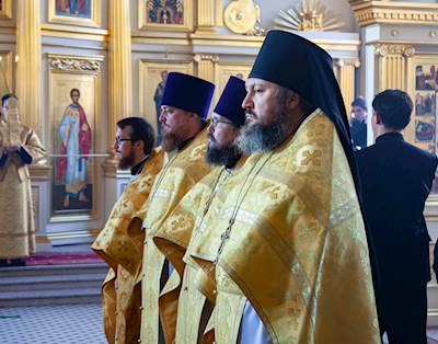 Божественная литургия на Архиерейском подворье — в храме во имя святого апостола и евангелиста Иоанна Богослова при СПДС