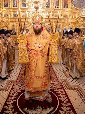 Митрополит Игнатий совершил Божественную литургию в Свято-Троицком кафедральном соборе г. Саратова