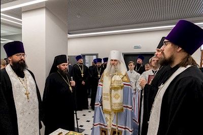 Митрополит Лонгин освятил здание Покровского епархиального управления