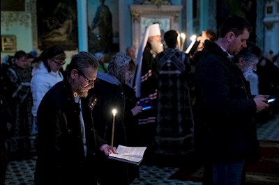Великое повечерие с чтением канона преподобного Андрея Критского в храме Сошествия Святого Духа г. Саратова