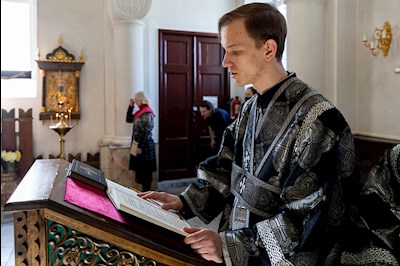 Литургия Преждеосвященных Даров на Архиерейском подворье — в храме в честь иконы Божией Матери «Утоли моя печали» г. Саратова