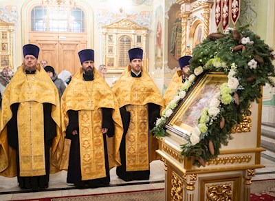 Митрополит Игнатий совершил Великую рождественскую вечерню