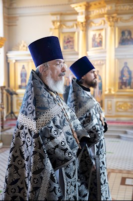 Митрополит Игнатий совершил вечернюю Литургию Преждеосвященных Даров в храме во имя святого апостола и евангелиста Иоанна Богослова при Саратовской православной духовной семинарии