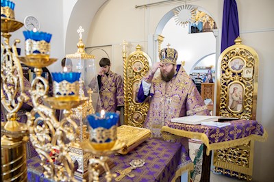 Митрополит Игнатий совершил Божественную литургию в храме святителя Иоанна Златоуста в п. Зональный г. Саратова