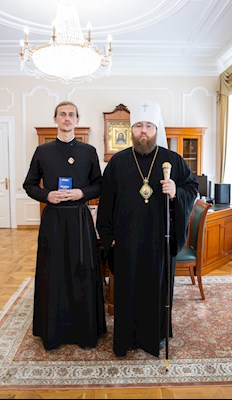 Митрополит Игнатий вручил награды сотрудникам Саратовского епархиального управления