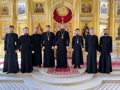 Выпускники СПДС в священном сане совершили богослужение