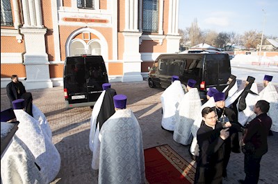 В Покровском соборе прошла торжественная встреча саратовских святителей