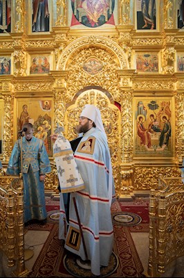 Митрополит Игнатий совершил Божественную литургию в Свято-Троицком кафедральном соборе Саратова