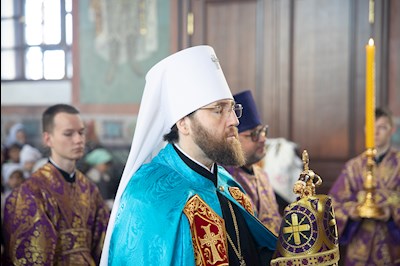 Митрополит Игнатий совершил Божественную литургию в Крестовоздвиженском храме г. Хвалынска