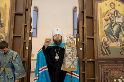 Митрополит Игнатий совершил всенощное бдение в храме святителя Тихона, епископа Воронежского, Задонского чудотворца, г. Саратова