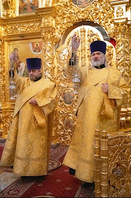 Митрополит Игнатий совершил Божественную литургию в Свято-Троицком кафедральном соборе Саратова