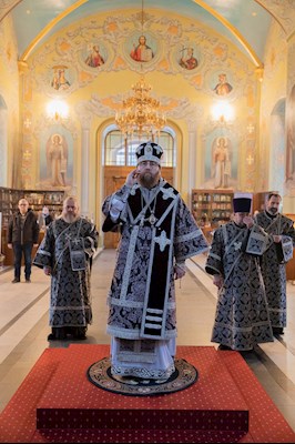 Митрополит Игнатий совершил Литургию Преждеосвященных Даров в Покровском соборе г. Саратова