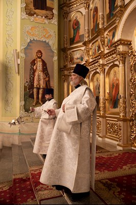 Митрополит Игнатий совершил Великую вечерню в соединении с Литургией святителя Василия Великого и чин Великого освящения воды в Покровском соборе г. Саратова