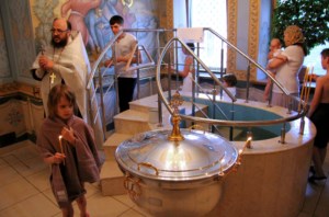 В Свято-Троицком соборе приняли крещение воспитанники центра «Возвращение»
