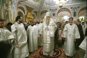 Митрополит Лонгин совершил Рождественское ночное богослужение