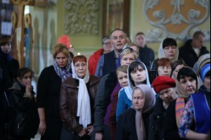 В Великий Четверг Митрополит Лонгин совершил Литургию Василия Великого и Чин умовения ног