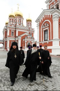 В Великий Четверг Митрополит Лонгин совершил Литургию Василия Великого и Чин умовения ног