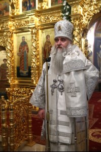 Митрополит Лонгин совершил Рождественское ночное богослужение