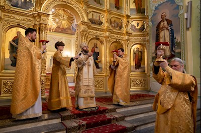 Митрополит Игнатий совершил Божественную литургию и молебен на новый год в Покровском соборе г. Саратова