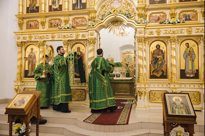 Архиереи Саратовской митрополии совершили Божественную литургию в соборном храме святого благоверного князя Александра Невского г. Ртищево