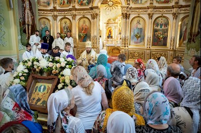 Митрополит Игнатий совершил Божественную литургию в Покровском соборе г. Саратова