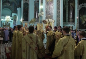 Божественная литургия в Духосошественском кафедральном соборе города Саратова