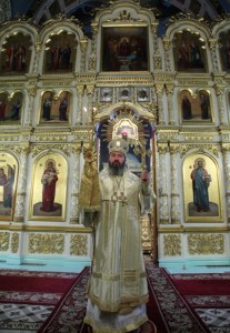 Архиепископ Элистинский и Калмыцкий Юстиниан совершил Божественную литургию в Духосошественском кафедральном соборе города Саратова