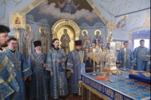 Божественная литургия в Свято-Троицком соборе Саратова