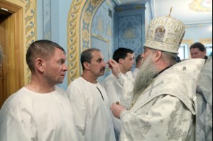 Крещальная литургия в Свято-Троицком соборе Саратова