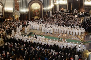 Митрополит Лонгин принял участие в Патриаршем богослужении в Храме Христа Спасителя в день открытия Рождественских чтений