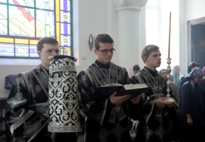 Литургия Преждеосвященных Даров на Архиерейском подворье — храме в честь иконы Божией Матери «Утоли моя печали» г.Саратова