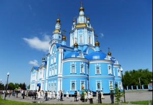 Митрополит Лонгин сослужил Святейшему Патриарху Кириллу на Божественной литургии в Спасо-Вознесенском соборе г.Ульяновска