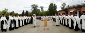 В канун празднования Собора Саратовских святых совершена панихида по убиенным в годы гонений на Воскресенском кладбище Саратова