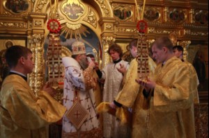 Божественная литургия в Свято-Троицком соборе Саратова