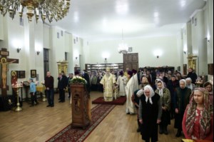 Божественная литургия на Архиерейском подворье — храме во имя преподобного Серафима Саровского г.Саратова