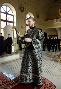 Утреннее богослужение на Архиерейском подворье — храме во имя святого апостола и евангелиста Иоанна Богослова при СПДС