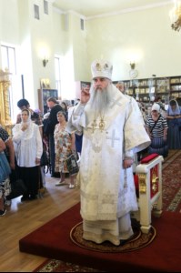 Божественная литургия и панихида на Архиерейском подворье – храме во имя преподобного Серафима Саровского г.Саратова