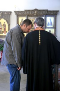 Божественная литургия на Архиерейском подворье — храме в честь иконы Божией Матери «Утоли моя печали» г.Саратова