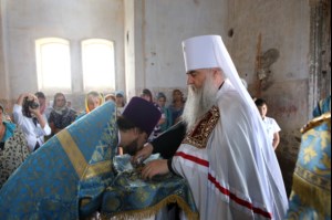 Божественная литургия в храме в честь Покрова Пресвятой Богородицы села Сокур Татищевского района