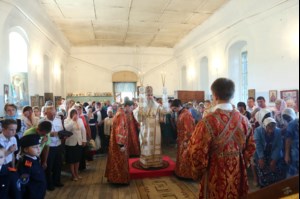 Божественная литургия в храме в честь Рождества Христова с. Вязовка Татищевского района